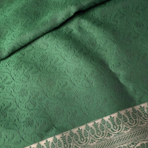 100% Silk Green Gold Table Runner Scarf With Tassels Floral Pattern India 70x2 - Picture 3 of 6